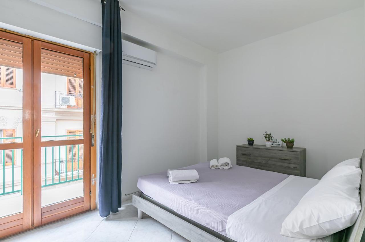 Villa Malfitano And Lolli Station Apt With Terrace Palermo Exterior foto