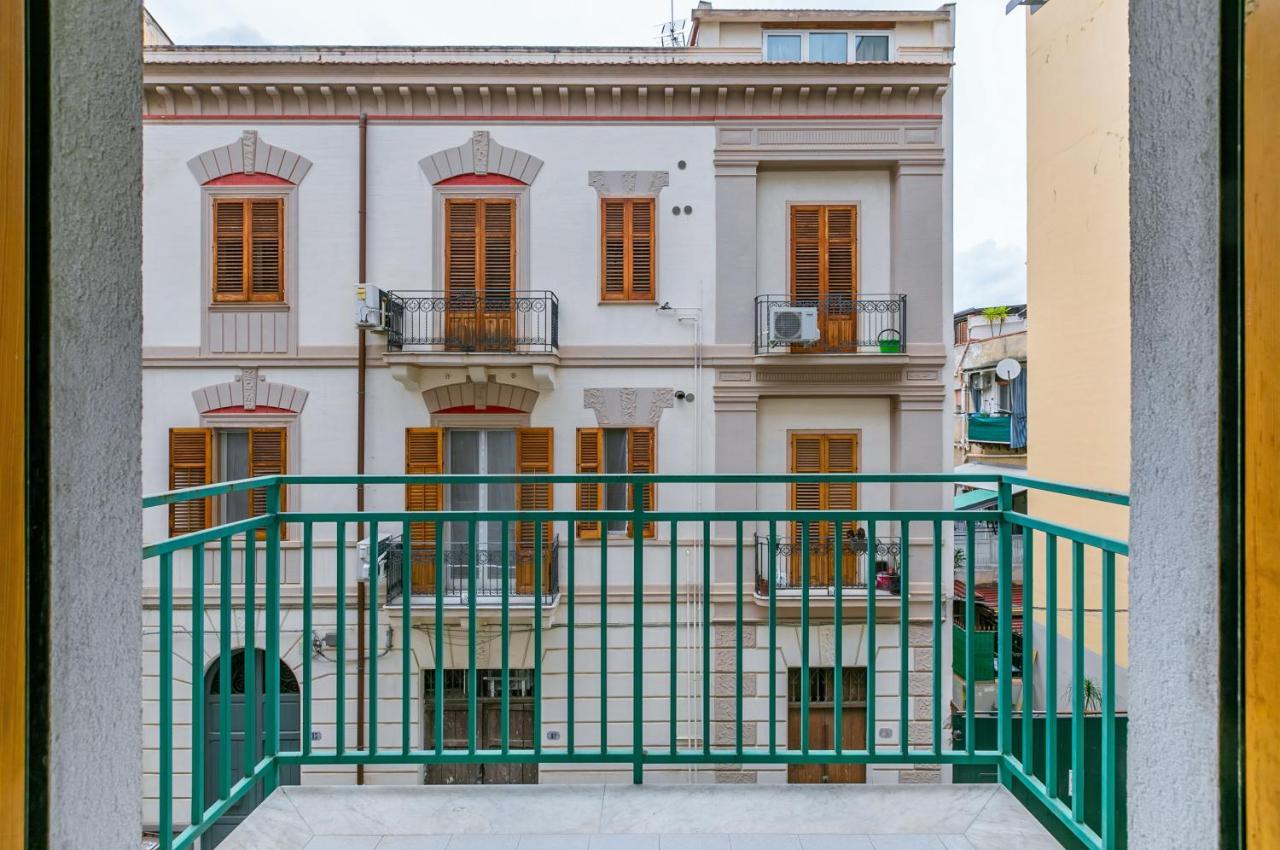 Villa Malfitano And Lolli Station Apt With Terrace Palermo Exterior foto